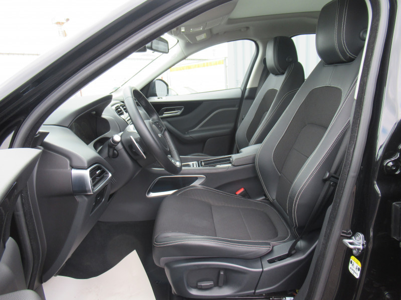 Photo 5 de l'offre de JAGUAR F-PACE 2.0D 180CH R-SPORT AWD BVA8 à 24990€ chez J'NOV AUTO