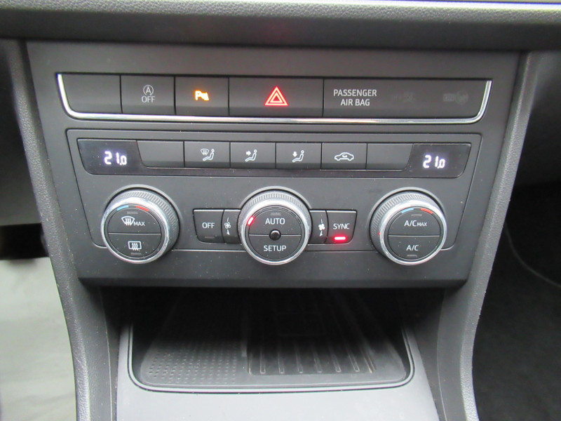 Photo 12 de l'offre de SEAT LEON 1.0 TSI 115CH STYLE BUSINESS 105G à 14990€ chez J'NOV AUTO