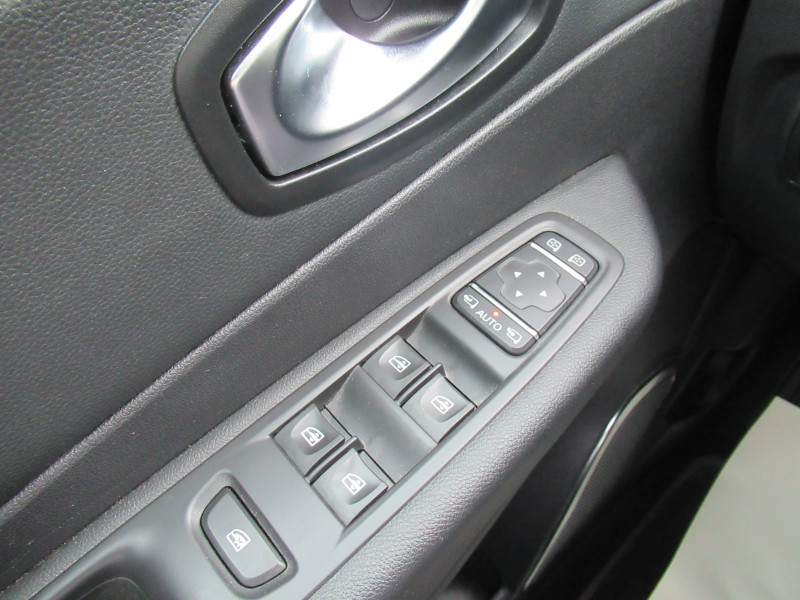 Photo 13 de l'offre de RENAULT CAPTUR 1.3 TCE 130CH FAP INTENS à 13990€ chez J'NOV AUTO