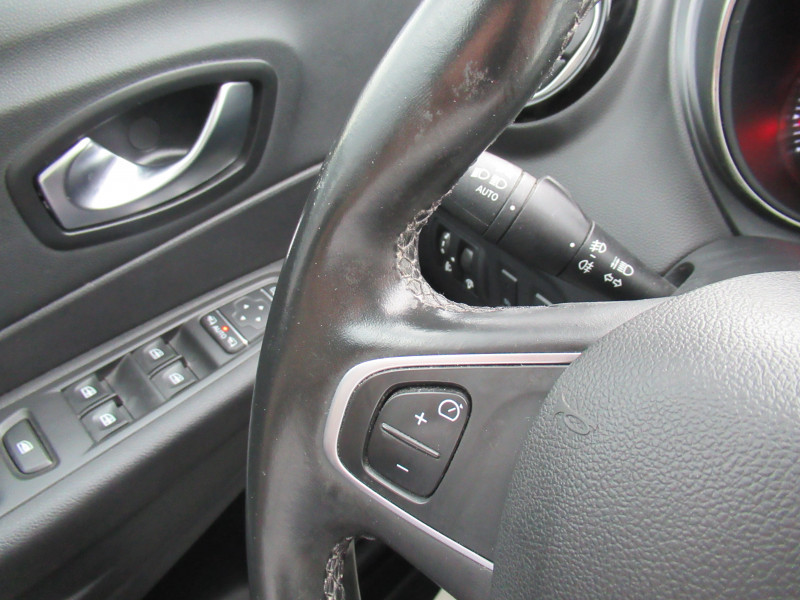 Photo 12 de l'offre de RENAULT CAPTUR 1.3 TCE 130CH FAP INTENS à 13990€ chez J'NOV AUTO