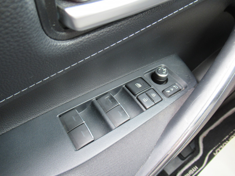 Photo 16 de l'offre de TOYOTA COROLLA TOURING SPT 184H DYNAMIC BUSINESS MY20 + SUPPORT LOMBAIRE 8CV à 20990€ chez J'NOV AUTO