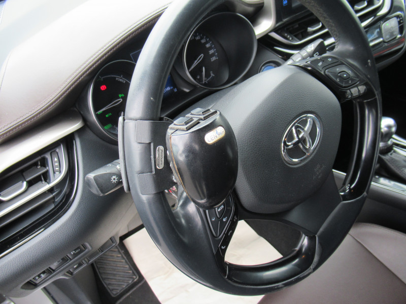 Photo 17 de l'offre de TOYOTA C-HR 122H DISTINCTIVE 2WD E-CVT à 18750€ chez J'NOV AUTO