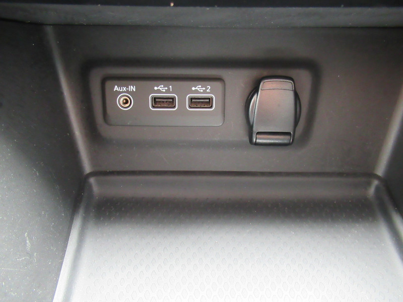 Photo 14 de l'offre de RENAULT MEGANE IV 1.3 TCE 140CH FAP BUSINESS EDC à 14990€ chez J'NOV AUTO