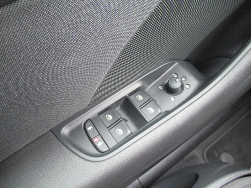 Photo 17 de l'offre de AUDI A3 SPORTBACK 1.0 TFSI 115CH BUSINESS LINE S TRONIC 7 à 20490€ chez J'NOV AUTO