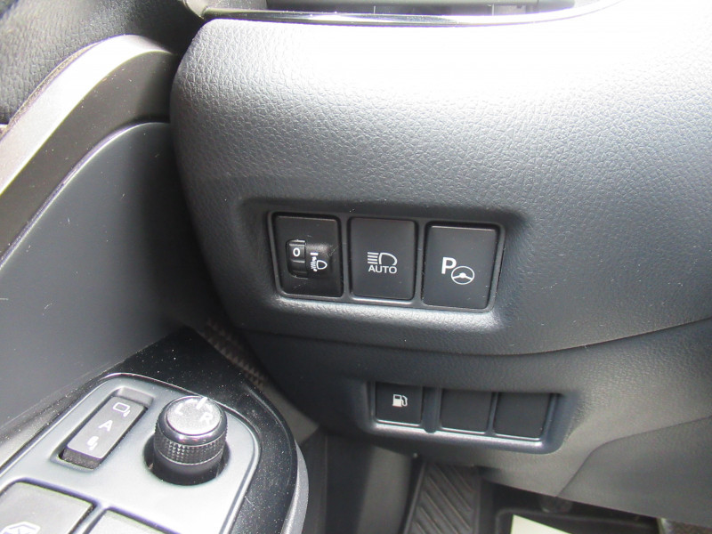Photo 14 de l'offre de TOYOTA C-HR 122H DISTINCTIVE 2WD E-CVT à 18750€ chez J'NOV AUTO