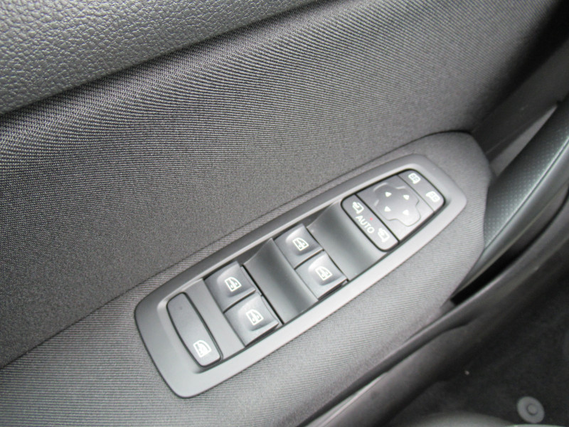Photo 13 de l'offre de RENAULT MEGANE IV 1.3 TCE 140CH FAP BUSINESS EDC à 14990€ chez J'NOV AUTO