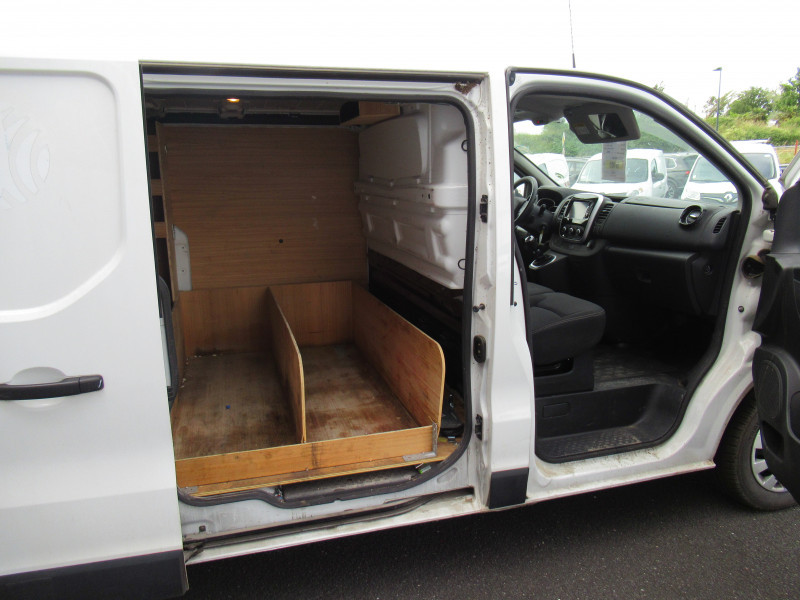 Photo 5 de l'offre de RENAULT TRAFIC III FG L1H1 1000 2.0 DCI 120CH GRAND CONFORT E6 à 19490€ chez J'NOV AUTO