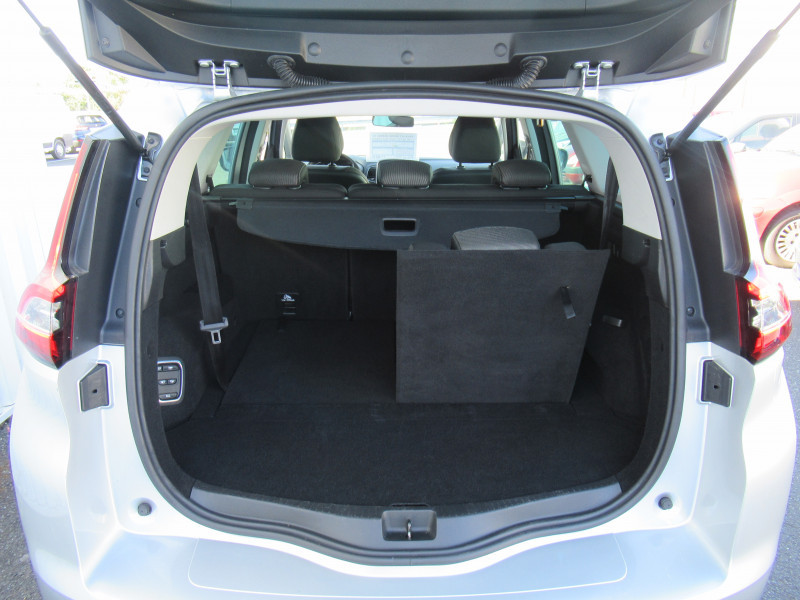Photo 11 de l'offre de RENAULT GRAND SCENIC IV 1.7 BLUE DCI 120CH BUSINESS EDC 7 PLACES à 17490€ chez J'NOV AUTO