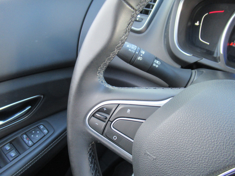Photo 13 de l'offre de RENAULT GRAND SCENIC IV 1.7 BLUE DCI 120CH BUSINESS EDC 7 PLACES à 17490€ chez J'NOV AUTO