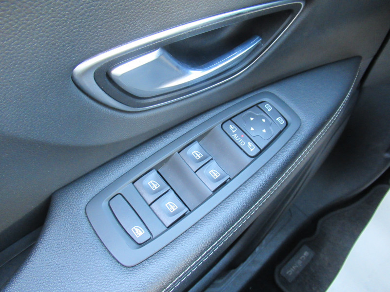 Photo 12 de l'offre de RENAULT GRAND SCENIC IV 1.7 BLUE DCI 120CH BUSINESS EDC 7 PLACES à 17490€ chez J'NOV AUTO