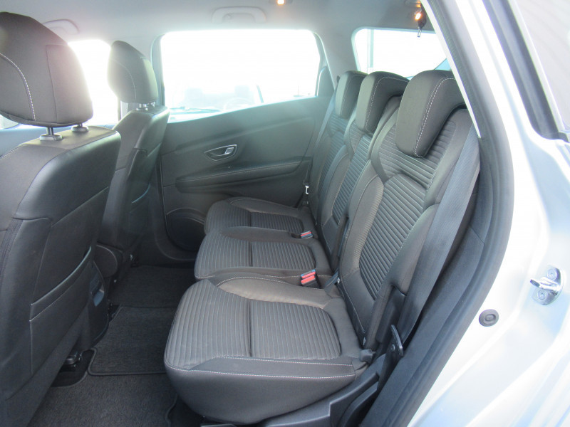 Photo 4 de l'offre de RENAULT GRAND SCENIC IV 1.7 BLUE DCI 120CH BUSINESS EDC 7 PLACES à 17490€ chez J'NOV AUTO