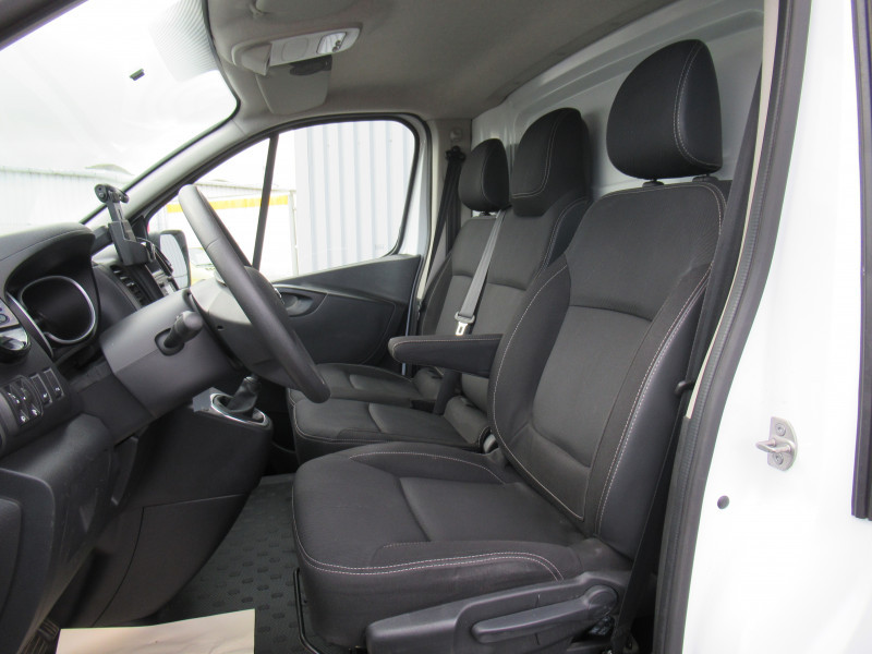 Photo 6 de l'offre de NISSAN NV300 FG L1H1 2T8 2.0 DCI 120CH OPTIMA à 17990€ chez J'NOV AUTO