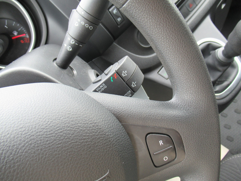 Photo 9 de l'offre de NISSAN NV300 FG L1H1 2T8 2.0 DCI 120CH OPTIMA à 17990€ chez J'NOV AUTO