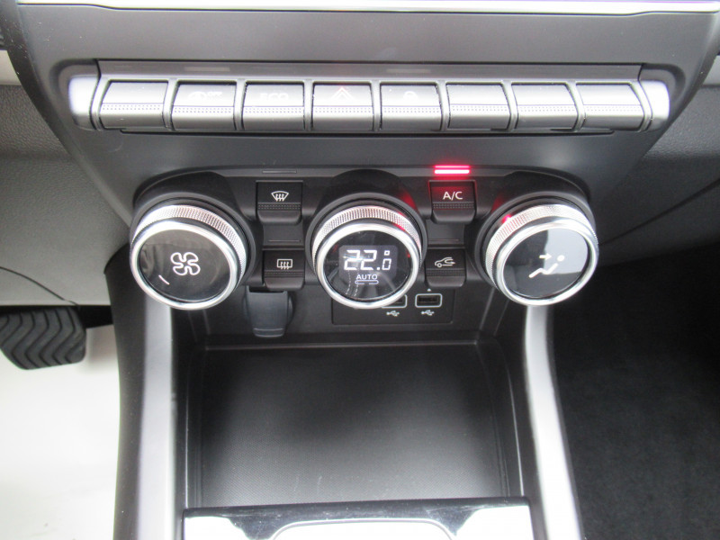 Photo 13 de l'offre de RENAULT ARKANA 1.3 TCE MILD HYBRID 140CH EQUILIBRE EDC -22 à 18990€ chez J'NOV AUTO
