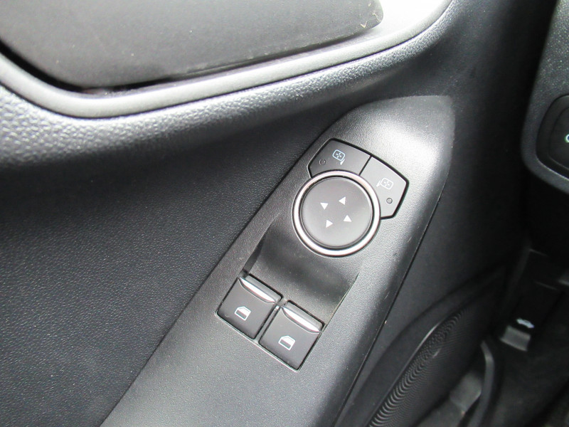 Photo 10 de l'offre de FORD FIESTA 1.1 75CH COOL & CONNECT 5P à 12790€ chez J'NOV AUTO