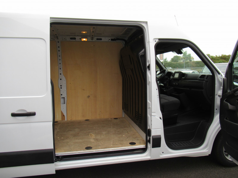 Photo 6 de l'offre de RENAULT MASTER III FG F3300 L2H2 2.3 BLUE DCI 135CH GRAND CONFORT EURO6 à 24490€ chez J'NOV AUTO