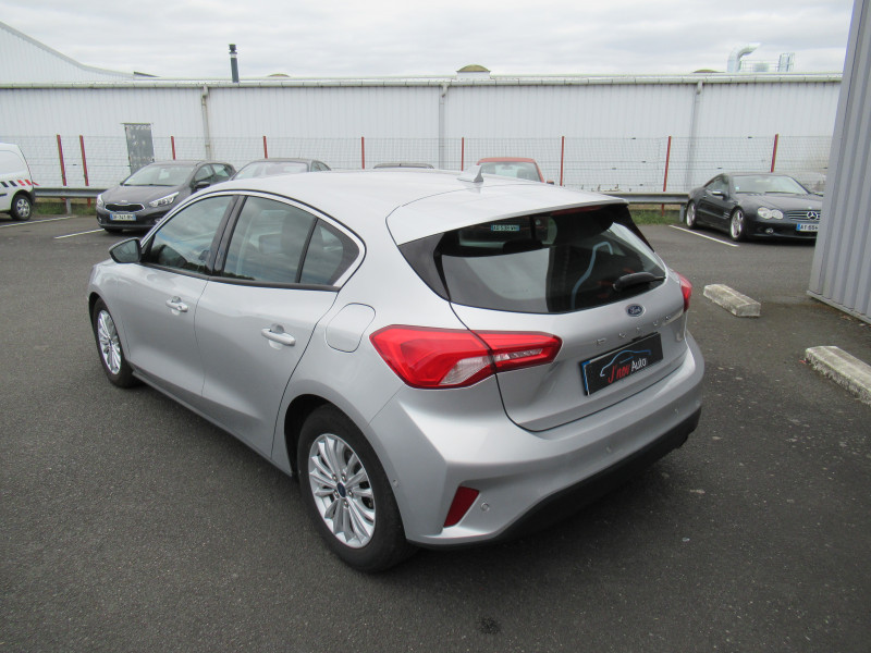 Photo 3 de l'offre de FORD FOCUS 1.5 ECOBLUE 120CH TITANIUM BVA à 16490€ chez J'NOV AUTO