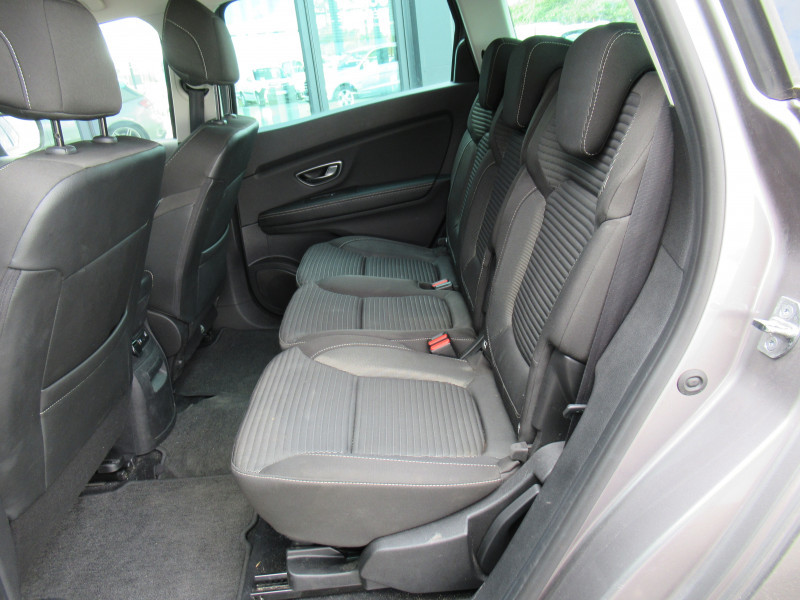Photo 4 de l'offre de RENAULT GRAND SCENIC IV 1.7 BLUE DCI 120CH BUSINESS 7 PLACES à 16290€ chez J'NOV AUTO