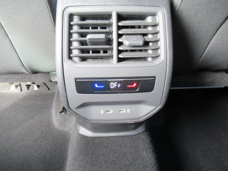 Photo 12 de l'offre de SEAT LEON ST 2.0 TDI 150CH STYLE BUSINESS DSG7 à 20490€ chez J'NOV AUTO