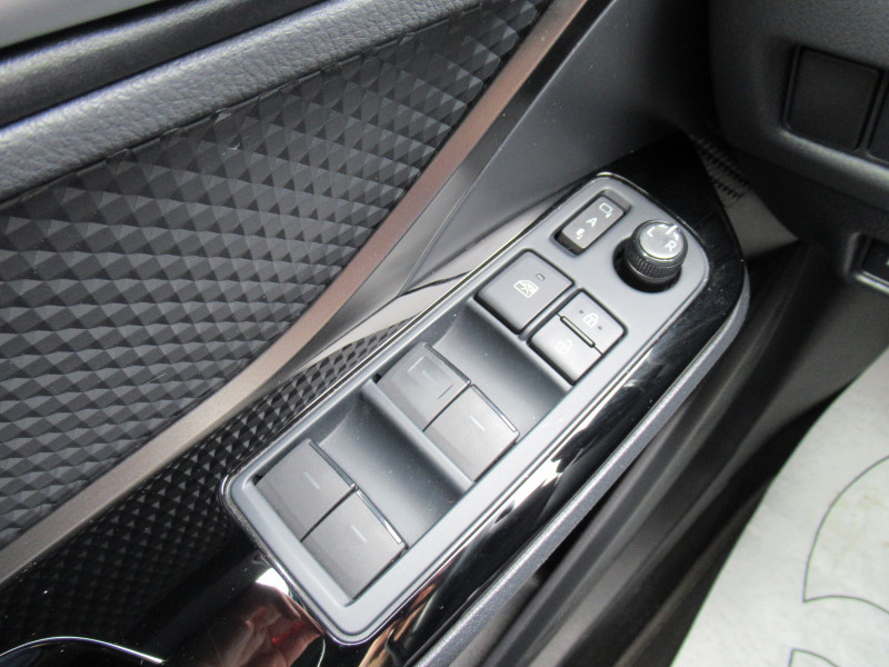 Photo 13 de l'offre de TOYOTA C-HR 184H COLLECTION 2WD E-CVT MY22 à 24990€ chez J'NOV AUTO