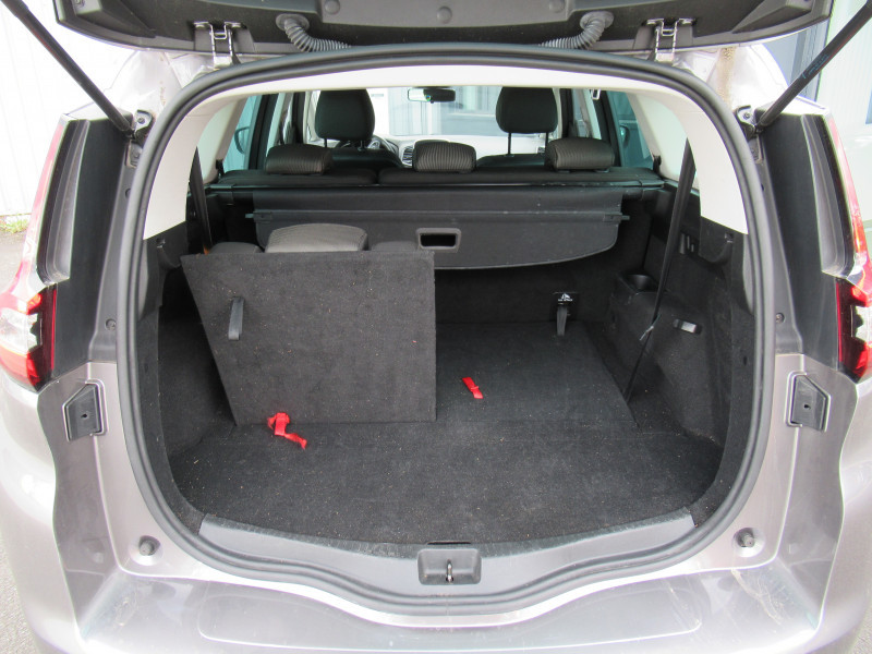 Photo 13 de l'offre de RENAULT GRAND SCENIC IV 1.7 BLUE DCI 120CH BUSINESS 7 PLACES à 16290€ chez J'NOV AUTO