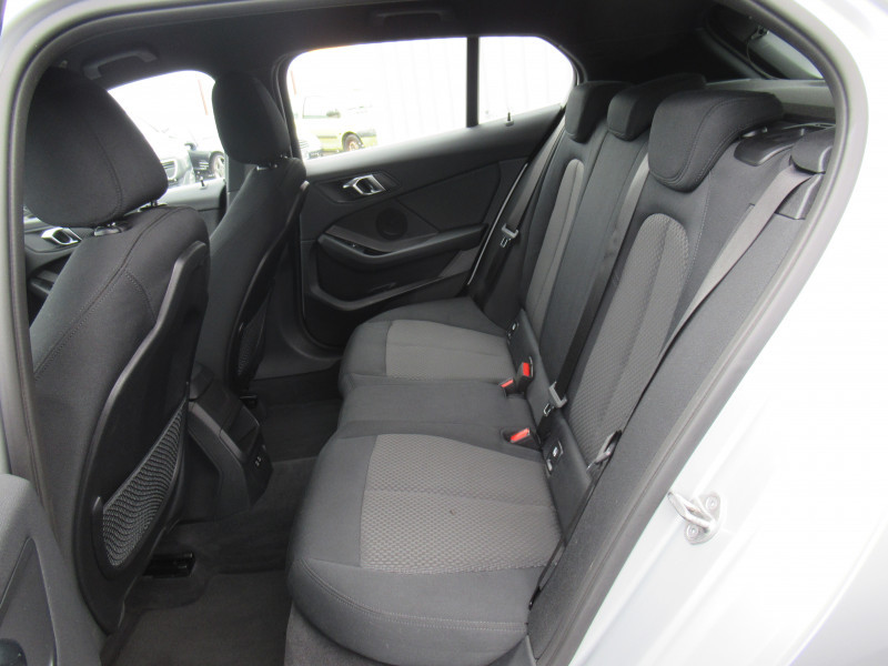 Photo 5 de l'offre de BMW SERIE 1 (F40) 116DA 116CH BUSINESS DESIGN DKG7 à 21490€ chez J'NOV AUTO