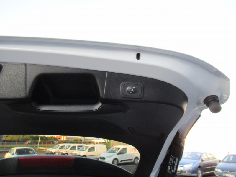 Photo 16 de l'offre de FORD FOCUS SW 1.5 ECOBLUE 120CH TITANIUM X BVA à 16990€ chez J'NOV AUTO