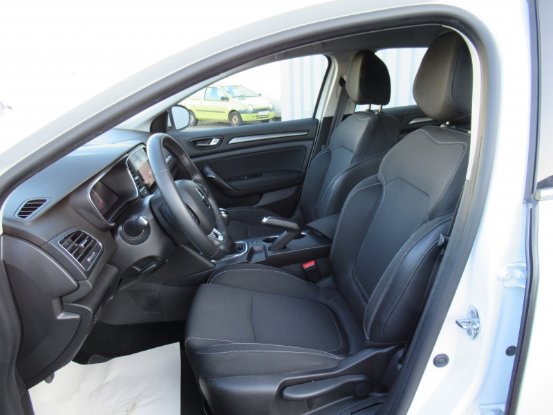 Photo 7 de l'offre de RENAULT MEGANE IV 1.5 BLUE DCI 115CH BUSINESS à 16490€ chez J'NOV AUTO