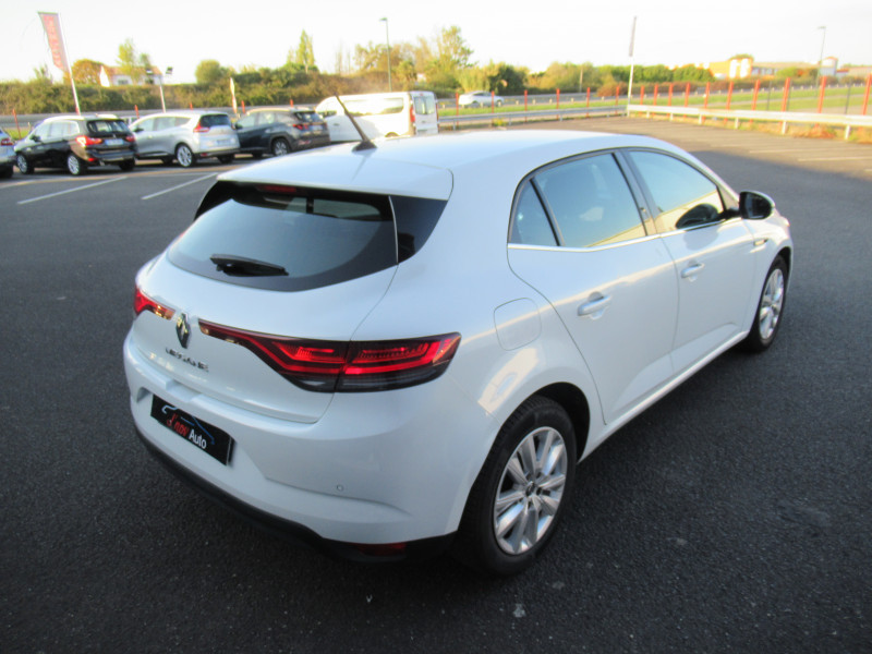 Photo 4 de l'offre de RENAULT MEGANE IV 1.5 BLUE DCI 115CH BUSINESS à 16490€ chez J'NOV AUTO