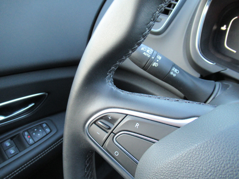 Photo 17 de l'offre de RENAULT GRAND SCENIC IV 1.7 BLUE DCI 120CH BUSINESS EDC 7 PLACES à 18790€ chez J'NOV AUTO