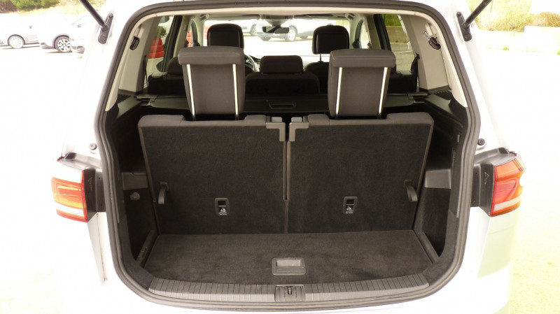 Photo 14 de l'offre de VOLKSWAGEN TOURAN 1.6 TDI 115CH BLUEMOTION TECHNOLOGY FAP CONFORTLINE BUSINESS DSG7 7 PLACES à 21490€ chez Vent d'ouest automobiles