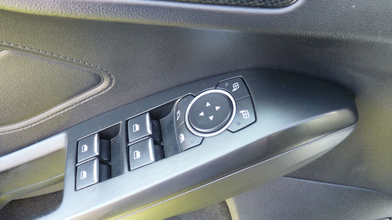 Photo 13 de l'offre de FORD FOCUS 1.0 ECOBOOST 125CH ST-LINE 96G à 17490€ chez Vent d'ouest automobiles