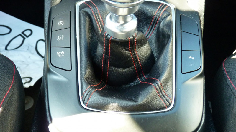 Photo 12 de l'offre de FORD FOCUS 1.0 ECOBOOST 125CH ST-LINE 96G à 17490€ chez Vent d'ouest automobiles