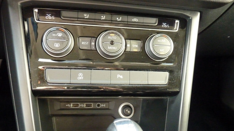Photo 11 de l'offre de VOLKSWAGEN TOURAN 1.6 TDI 115CH FAP CONFORTLINE BUSINESS DSG7 7 PLACES EURO6D-T à 19990€ chez Vent d'ouest automobiles