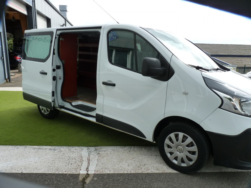 Photo 12 de l'offre de RENAULT TRAFIC III FG L1H1 1000 1.6 DCI 90CH STOP&START GRAND CONFORT à 14990€ chez Vent d'ouest automobiles