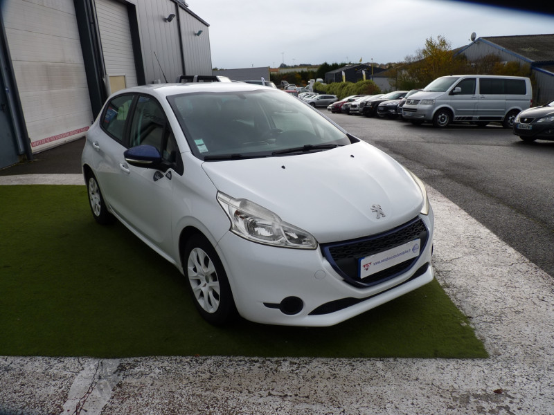 Photo 2 de l'offre de PEUGEOT 208 1.4 HDI FAP LIKE 5P à 8490€ chez Vent d'ouest automobiles