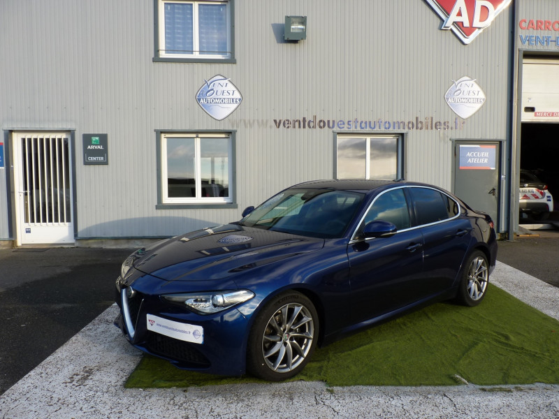 Alfa Romeo GIULIA 2.2 JTD 180CH SUPER AT8 Diesel BLEU FONCE METAL Occasion à vendre