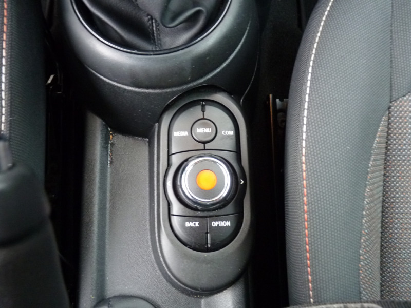 Photo 12 de l'offre de MINI MINI COOPER  136CH à 17990€ chez Vent d'ouest automobiles