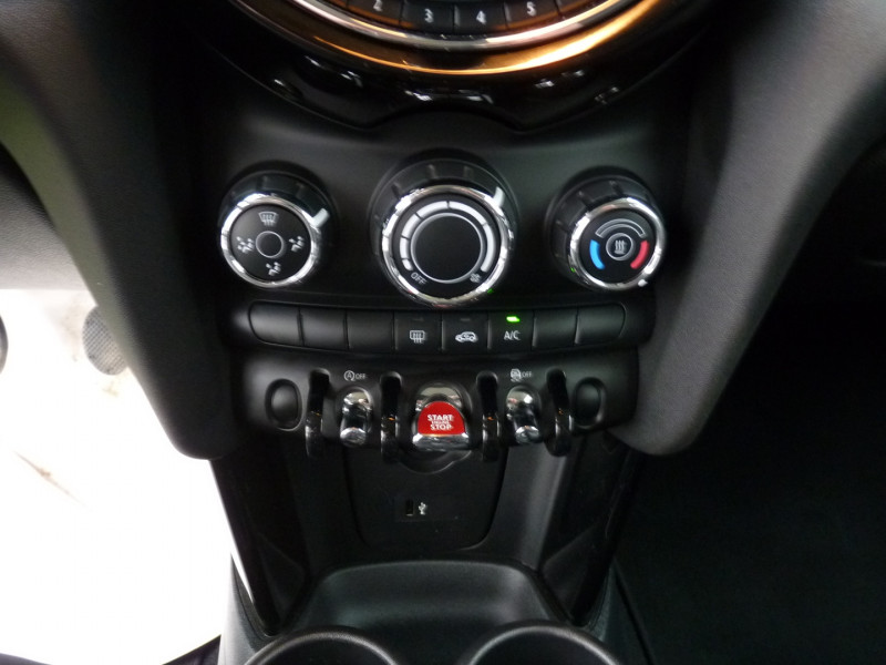 Photo 11 de l'offre de MINI MINI COOPER  136CH à 17990€ chez Vent d'ouest automobiles