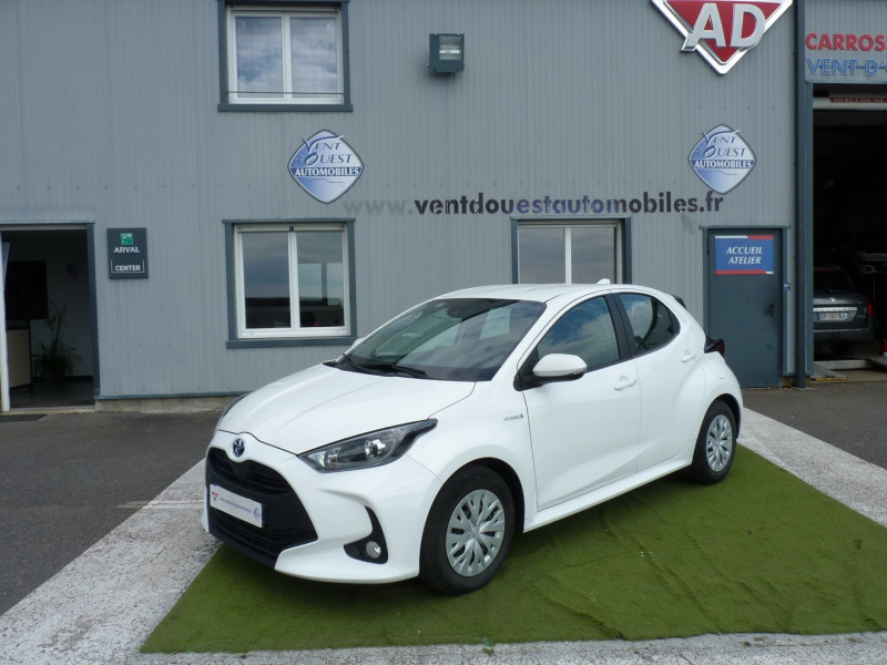 Toyota YARIS 116H DYNAMIC BUSINESS 5P + STAGE HYBRID ACADEMY MY21 Hybride BLANC Occasion à vendre