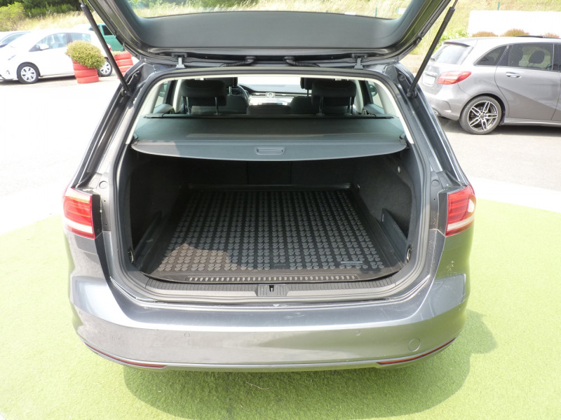 Photo 14 de l'offre de VOLKSWAGEN PASSAT SW 1.6 TDI 120CH BLUEMOTION TECHNOLOGY CONFORTLINE DSG7 à 13490€ chez Vent d'ouest automobiles