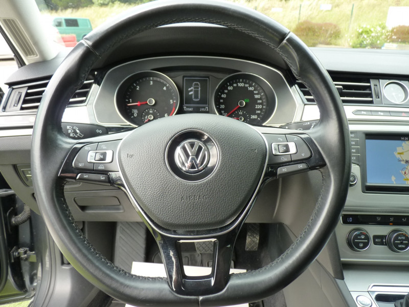 Photo 8 de l'offre de VOLKSWAGEN PASSAT SW 1.6 TDI 120CH BLUEMOTION TECHNOLOGY CONFORTLINE DSG7 à 13490€ chez Vent d'ouest automobiles