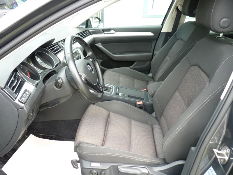 Photo 5 de l'offre de VOLKSWAGEN PASSAT SW 1.6 TDI 120CH BLUEMOTION TECHNOLOGY CONFORTLINE DSG7 à 13490€ chez Vent d'ouest automobiles