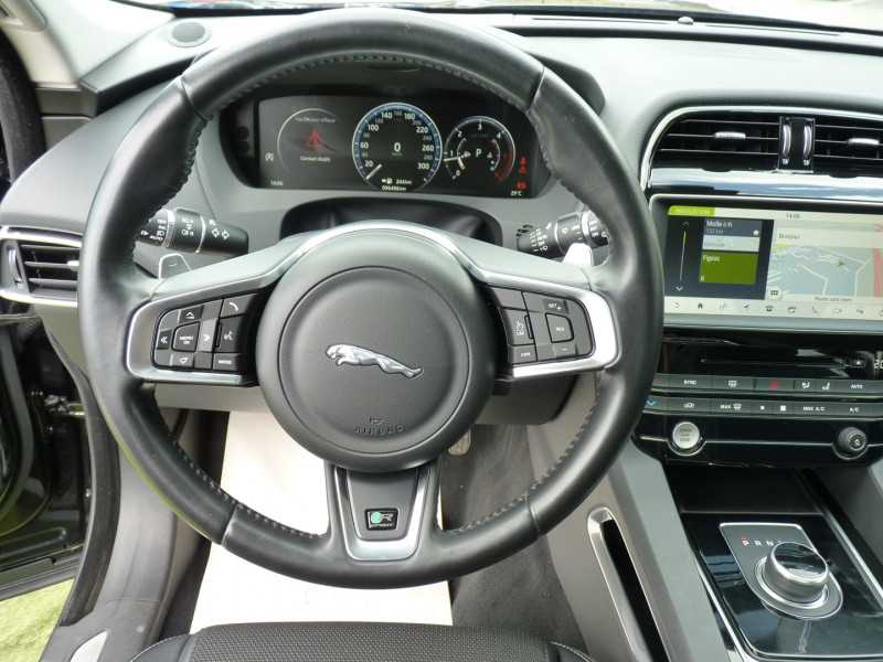 Photo 8 de l'offre de JAGUAR F-PACE 2.0D 180CH R-SPORT AWD BVA8 à 24990€ chez Vent d'ouest automobiles