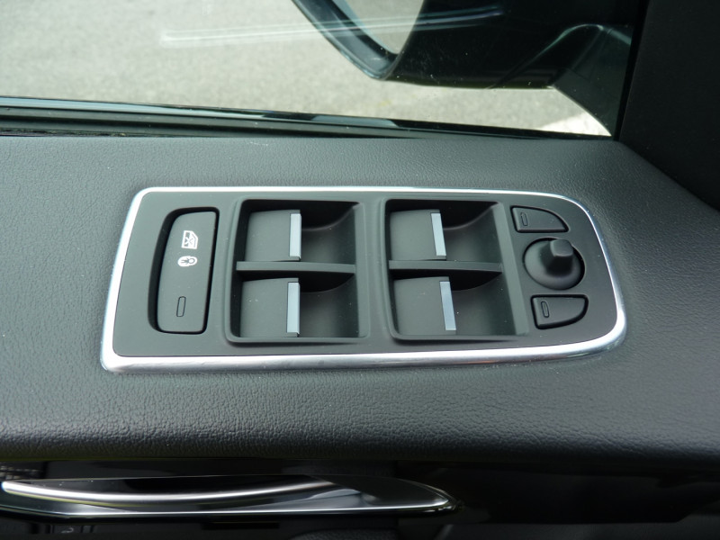 Photo 13 de l'offre de JAGUAR F-PACE 2.0D 180CH R-SPORT AWD BVA8 à 24990€ chez Vent d'ouest automobiles