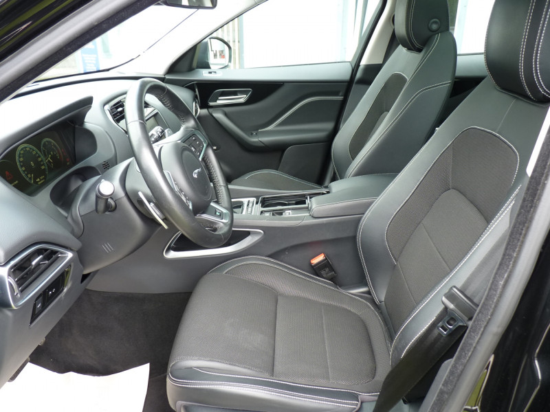 Photo 5 de l'offre de JAGUAR F-PACE 2.0D 180CH R-SPORT AWD BVA8 à 24990€ chez Vent d'ouest automobiles
