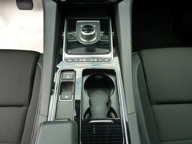 Photo 11 de l'offre de JAGUAR F-PACE 2.0D 180CH R-SPORT AWD BVA8 à 24990€ chez Vent d'ouest automobiles