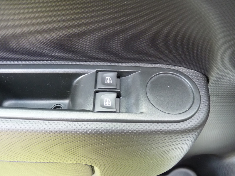 Photo 11 de l'offre de RENAULT TWINGO III 1.0 SCE 65CH LIFE - 20 à 9490€ chez Vent d'ouest automobiles