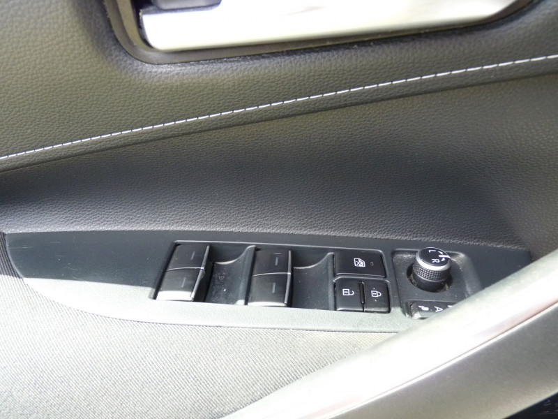 Photo 12 de l'offre de TOYOTA COROLLA TOURING SPT 122H DYNAMIC BUSINESS à 17990€ chez Vent d'ouest automobiles