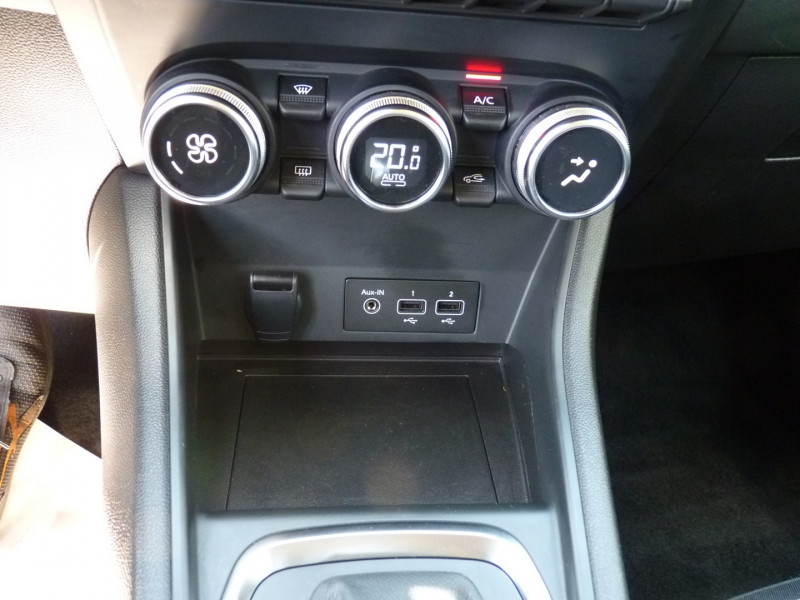 Photo 11 de l'offre de RENAULT CAPTUR II 1.6 E-TECH HYBRIDE 145CH BUSINESS -21 à 18990€ chez Vent d'ouest automobiles